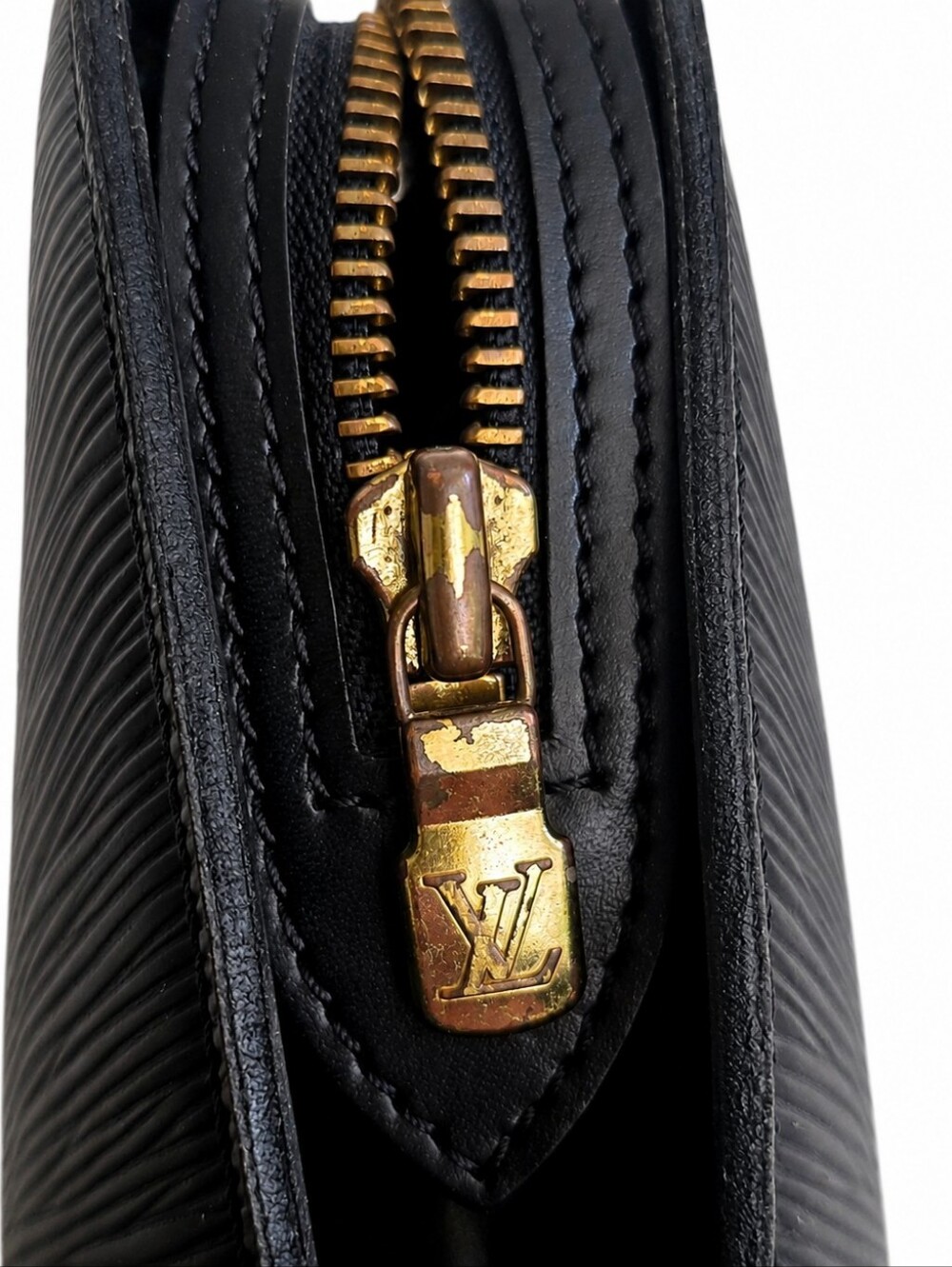 Authentic Louis Vuitton Epi Saint Jacques PM Shoulder Bag | Black | Vintage 1996 - Picture 9 of 10